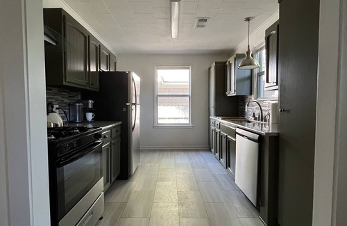 Monroe House | Spacious Bohemian Bungalow. Pet-friendly & centrally-located w/play nook!