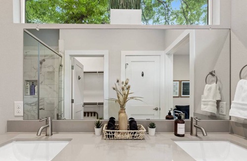 St. Johns House | Spacious Boho House + Near Downtown, Domain, UT