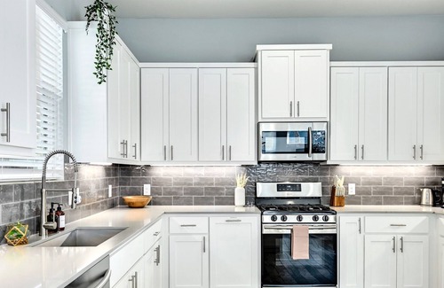 St. Johns House | Spacious Boho House + Near Downtown, Domain, UT