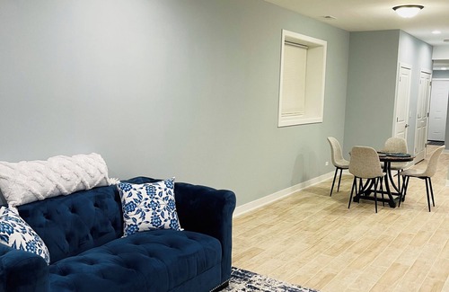 South Austin Apartment | Spacious brand new condo - 15 mins from downtown Chicago! Sleeps 4