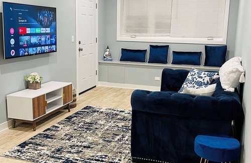 South Austin Apartment | Spacious brand new condo - 15 mins from downtown Chicago! Sleeps 4