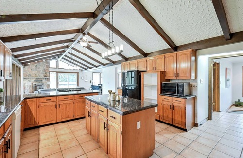 King House | Spacious~Bright~3BR~Pool~Foosball~Sauna