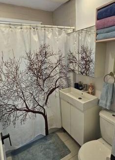 Longueuil Apartment | Spacious bright Apt,Parking and self check-in