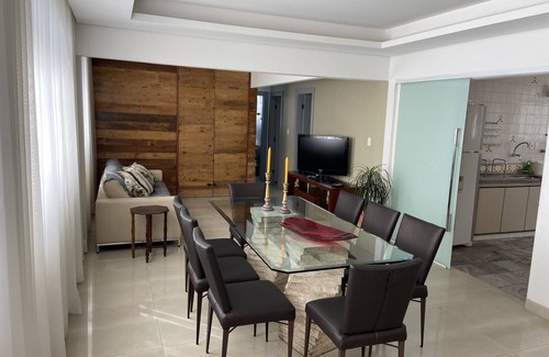 Morro das Pedras Apartment | Spacious, bright and airy 3 bedroom Gutierrez