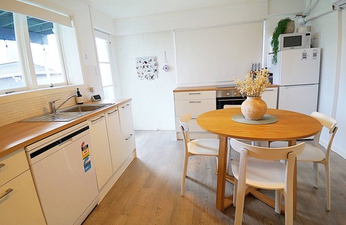 Forrest Hill House | Spacious, bright & central home with all amenities