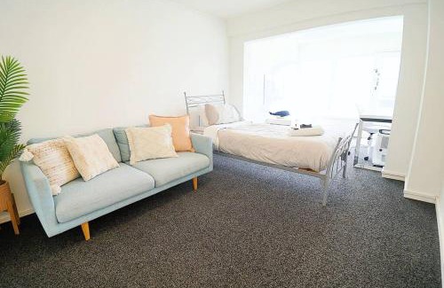 Forrest Hill House | Spacious, bright & central home with all amenities