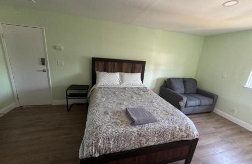 East Palo Alto House | Spacious bright room in Prime Silicon valley location