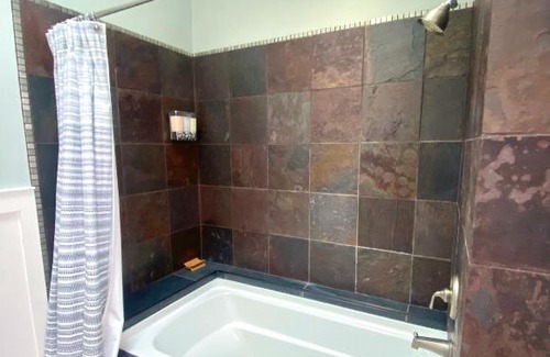 Sunnyside House | Spacious Bungalow in Sunnyside.