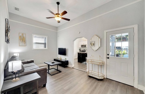 Ybor City House | [Spacious Bungalow] Modern & Cozy Comfort
