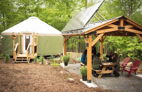 Sainte-Agathe-des-Monts House | Spacious Yurt in the Woods