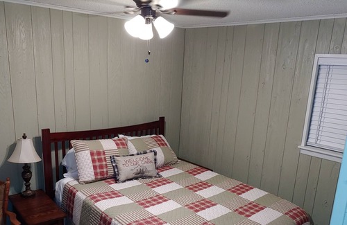 Columbus House | Spacious Cabin at Millwood Lake