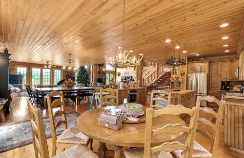 Windham Cabin | Spacious Cabin near Hunter & Windham Mountains - 5-25-minute drive - 6 Bedrooms
