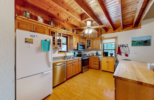 Lead Cabin | Spacious cabin near skiing with amazing view, hot tub, fireplaces, & decks