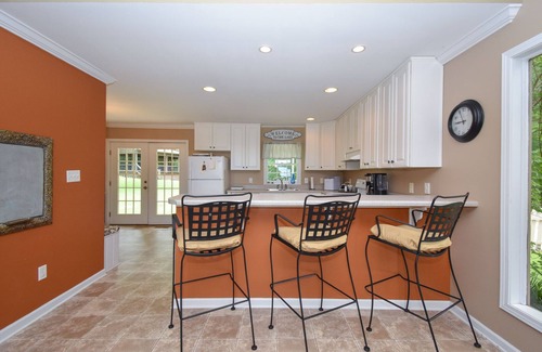 Alexander City House | Spacious Cabin on Lake Martin!