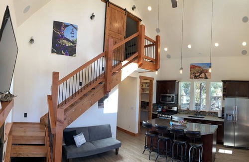 Orderville Cabin | Spacious Cabin right at the edge of Zion National Park & Zion Ponderosa Resort!