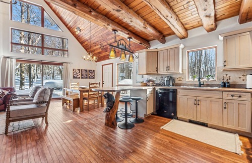 Stahlstown Cabin | Spacious Cabin-Laurel Highlands-Bike-Hike-Raft-Ski-Golf, Black Fern Cabin