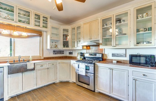 Medicine Park Cabin | Spacious Cabin w/Views, Near Lake Lawtonka!