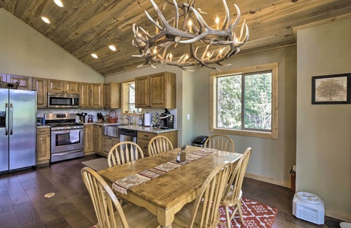 Michigan Hill Cabin | Spacious Cabin w/Views & Deck Near Jefferson Lake