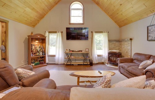 Oxford House | Spacious Cabin with Private Dock on Thompson Lake