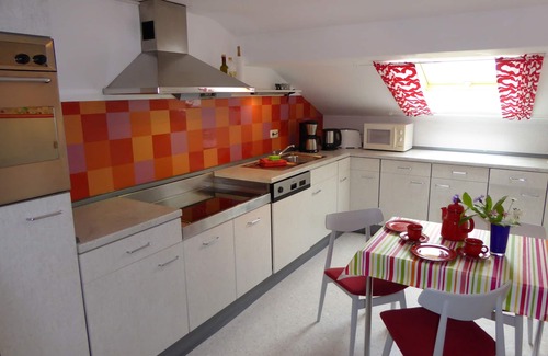 Schraden Apartment | Spacious, calm holiday home with south warded balcony and mountain view