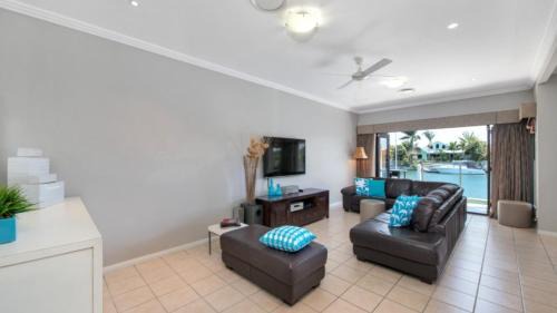 Banksia Beach House | Spacious Canal Home With Pool