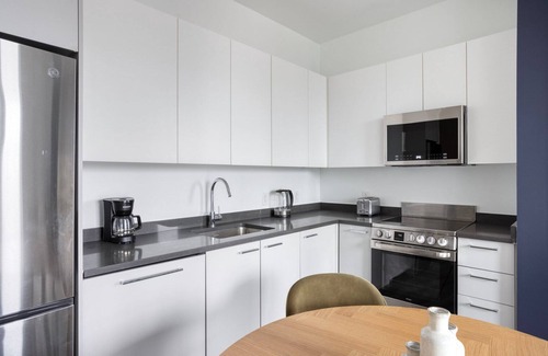 The Port Apartment | Spacious Central Square 2BR w/Doorman, near Charles River, by Blueground