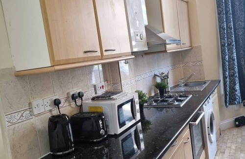 West Kensington Apartment | Spacious Centrally Located One Bed