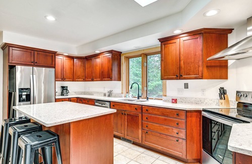 Waupaca House | Spacious Chain O' Lakes Retreat w/Deck & Fire Pit