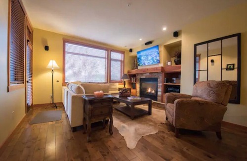Rossland Condo | Spacious Chalet at the Base of Red Mountain