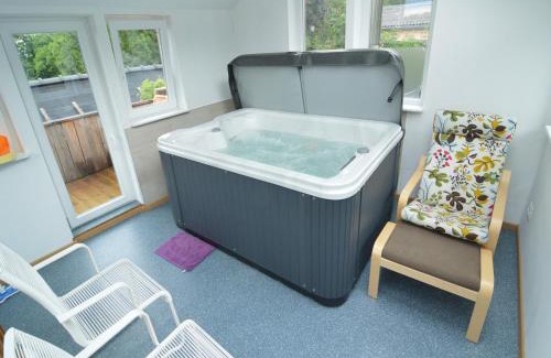 Jalhay Ski Chalet | Spacious chalet in Jalhay with jacuzzi, cleaning included