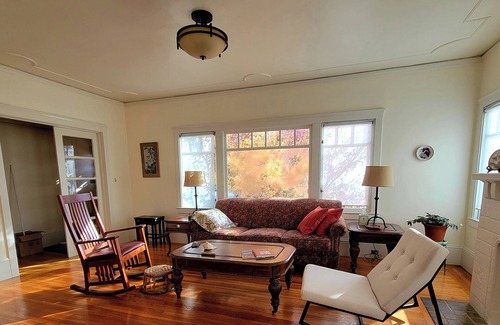 Cleveland Heights Apartment | Spacious, Charming 2 Bedroom Apartment at Lake Merritt