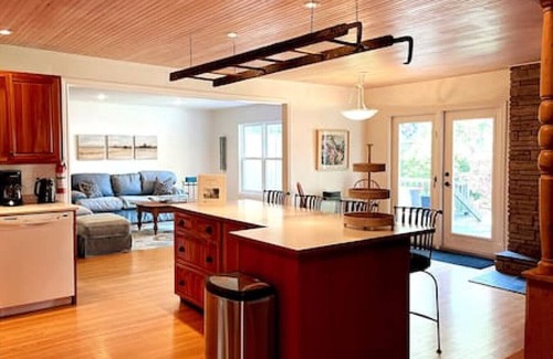 Wellington House | Spacious & Charming Century Home - Wellington