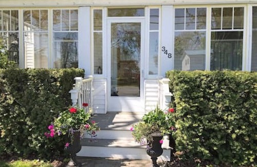 Wellington House | Spacious & Charming Century Home - Wellington