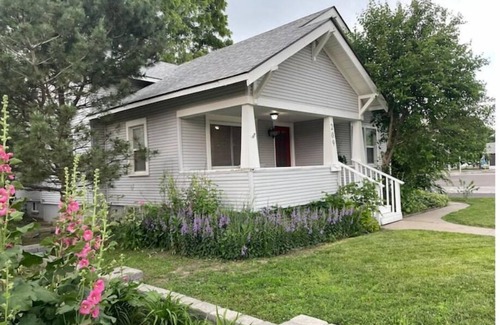 Burlington House | Spacious charming farmhouse - dedicated office