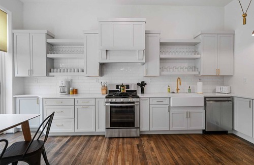 Central West End House | Spacious Charming Home/ABODEbucks