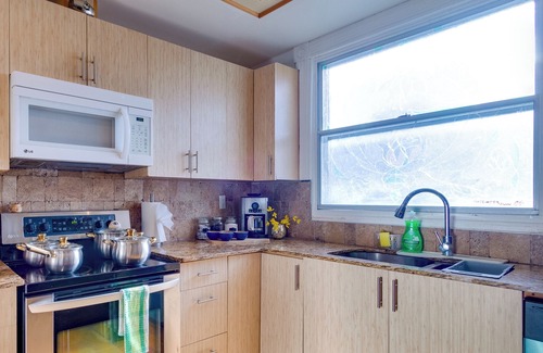 LaSalle House | Spacious Charming Waterfront 7 Bedrooms Home In Montreal