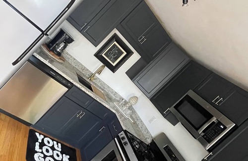 St. Charles House | Spacious Chic 3-BDR Apartment in charming St. Charles for you to Create Memories