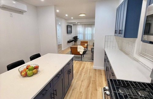 Bedford Park House | Spacious Chic 4-bedroom house in the brilliant Bronx near Montefiore hospital