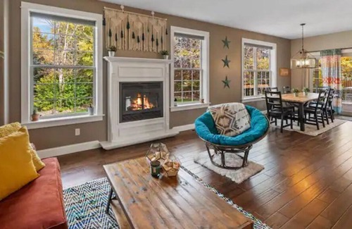 Four Corners House | Spacious & Chic - Close to Downtown Hot springs Big Sky Nature