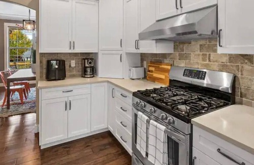 Four Corners House | Spacious & Chic - Close to Downtown Hot springs Big Sky Nature