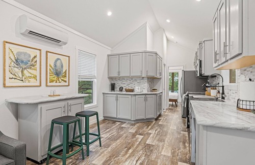 Fredericksburg Cabin | Spacious Classic Cabin at the SKYE Texas Hill Country Resort!
