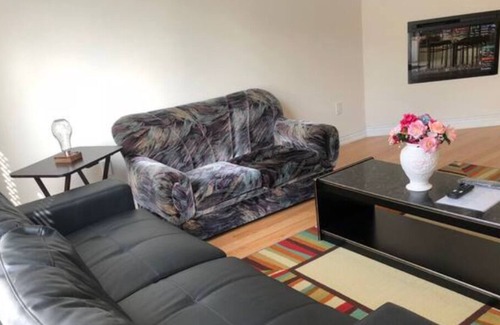 Markham House | Spacious Clean 3-bedroom Vacation Family Home in Markham
