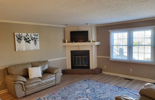 Evansville House | Spacious, clean, convenient 2 bedroom townhouse - perfect for families