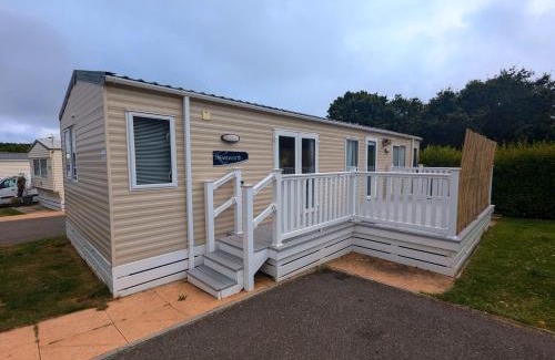 New Forest District Resort | SPACIOUS COMFORTABLE HOLIDAY HOME WITH UNIQUE LAYOUT ON 5 Star SHOREFIELD HOLIDAY PARK