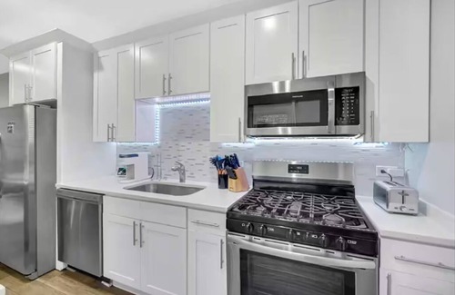 Forest Park Condo | Spacious & Comfortable 3 Bedrooms + Bonus Room