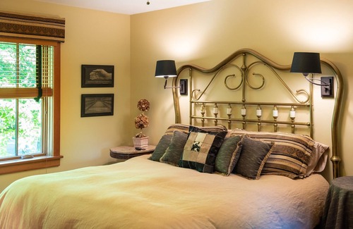 Lake Placid Cabin | Spacious & Comfortable! Walk to Town, Hot Tub, Best Value In Town-EV charger