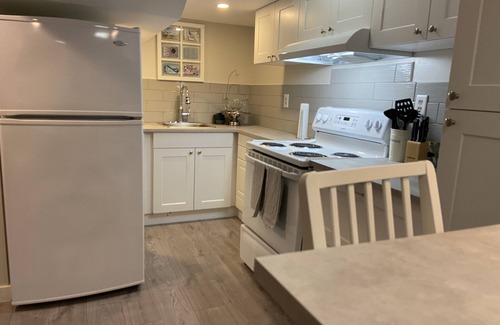 Southeast Edmonton House | Spacious & Comfy Family Suite