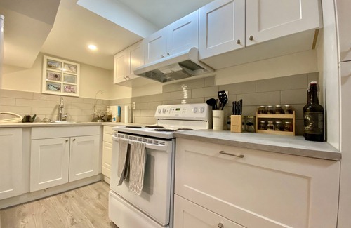 Southeast Edmonton House | Spacious & Comfy Family Suite