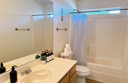 South Arlington House | Spacious & Comfy Home , Pets Friendly