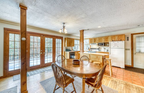 Stowe Area Condo | Spacious condo close to the slopes with deck & private washer/dryer